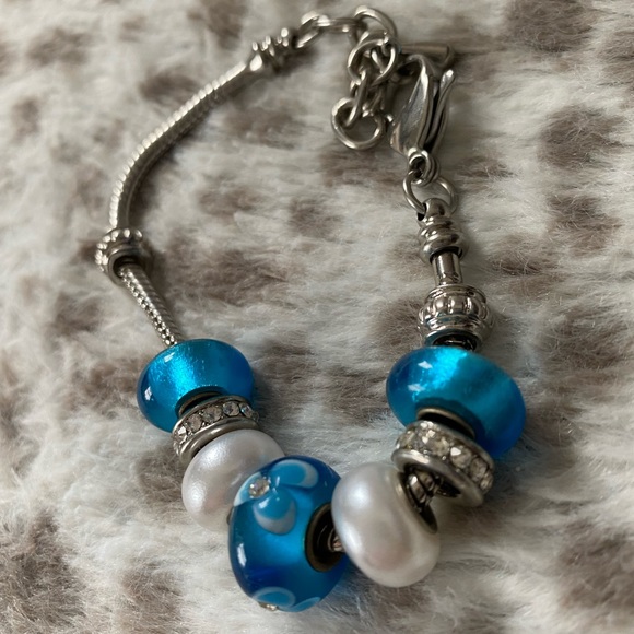 Bella Perlina Silver Bracelet with Blue/White/Silver Beads - Picture 4 of 15